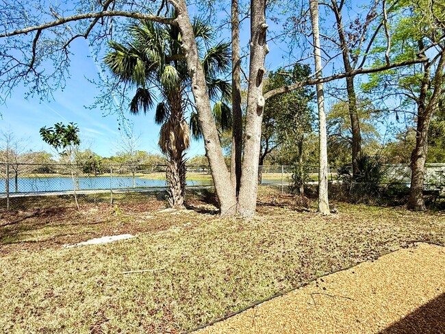 Building Photo - 748-750 Bethune St