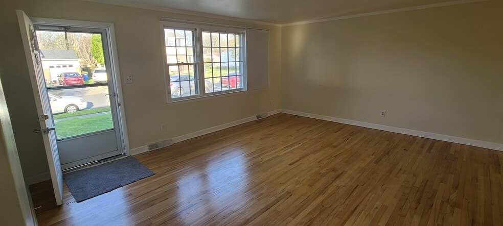 Building Photo - 328 Bradley Rd