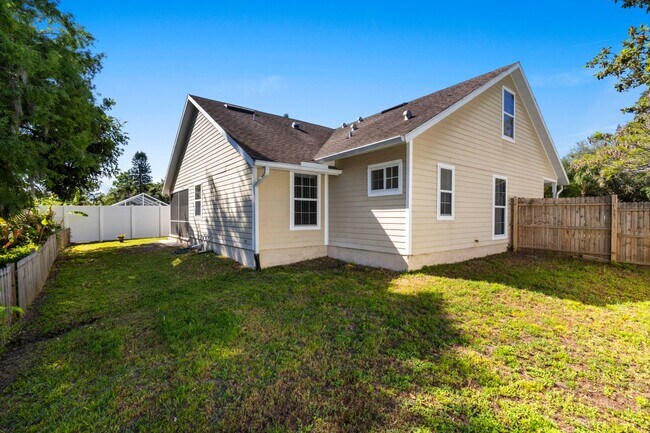 Building Photo - Charming Renovated 4BR/3BA Single Family Home