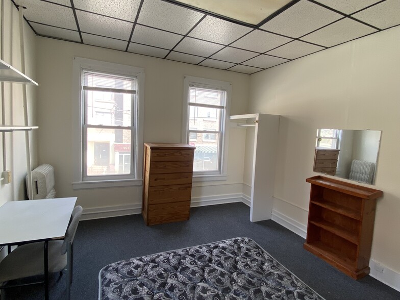 Building Photo - 402 Eddy St