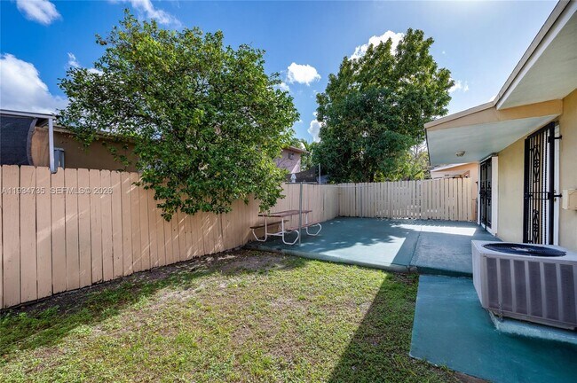 Building Photo - 201 NW 34th Ave