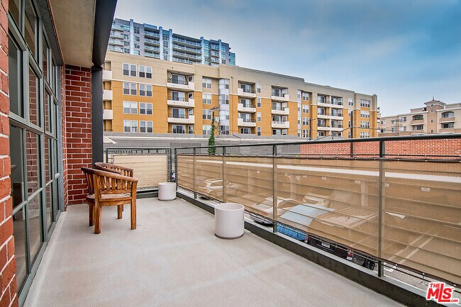 Building Photo - 1046 Princeton Dr