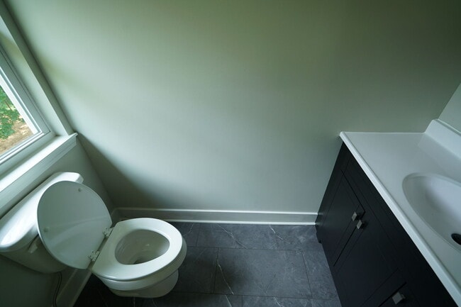 Building Photo - 1104 N 1200 Rd