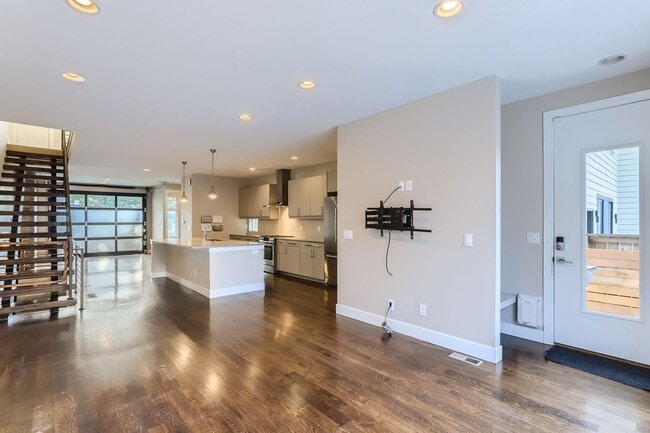 Building Photo - Modern 4-Bedroom Home with Designer Finish...
