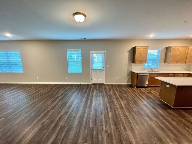 Building Photo - Like New 4 Bedroom Home w/ 2 Car Garage