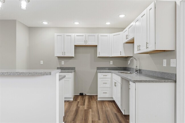 Building Photo - 15 Paislynne Ct