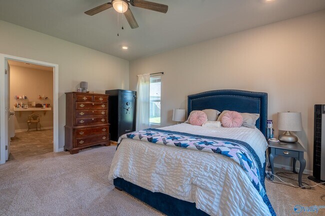 Building Photo - 117 Red Fox Wy