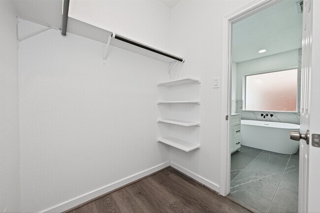 Building Photo - 7714 Stallion Trail Dr