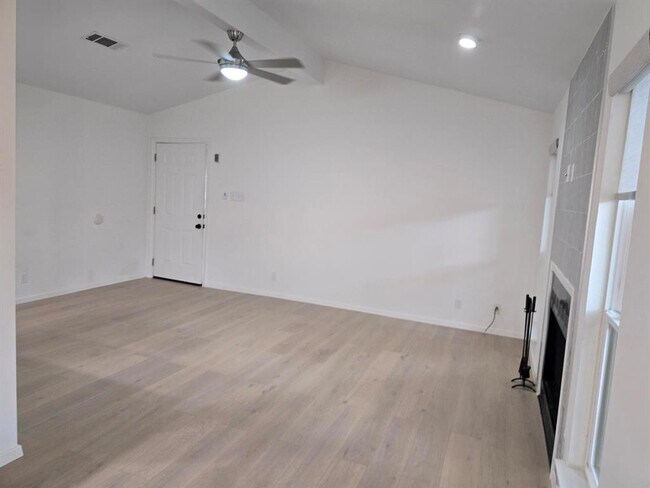 Building Photo - 5602 Woodrow Ave