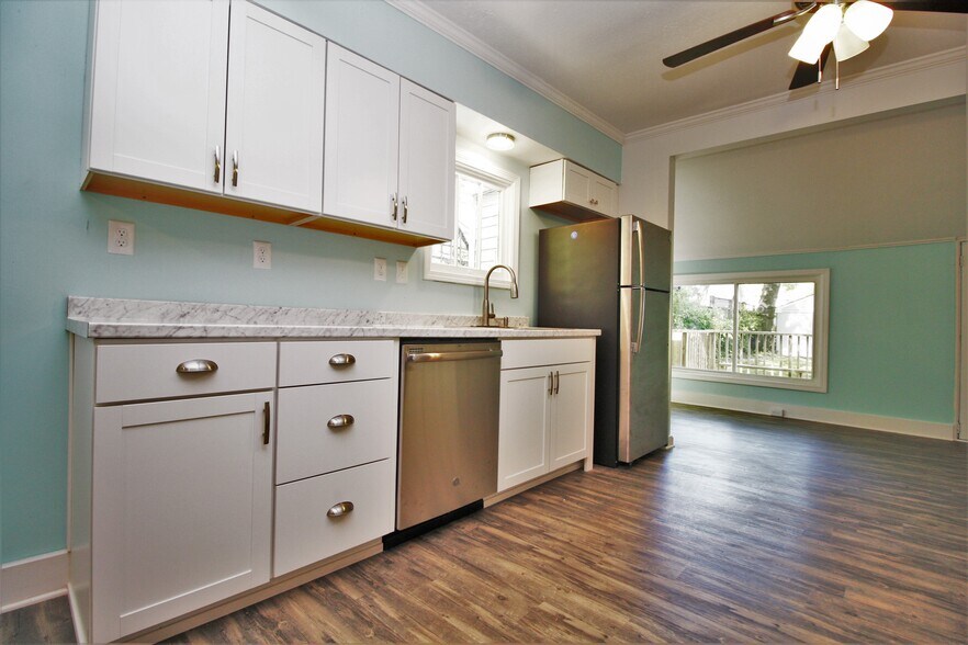 Building Photo - 4634 Southcrest Dr