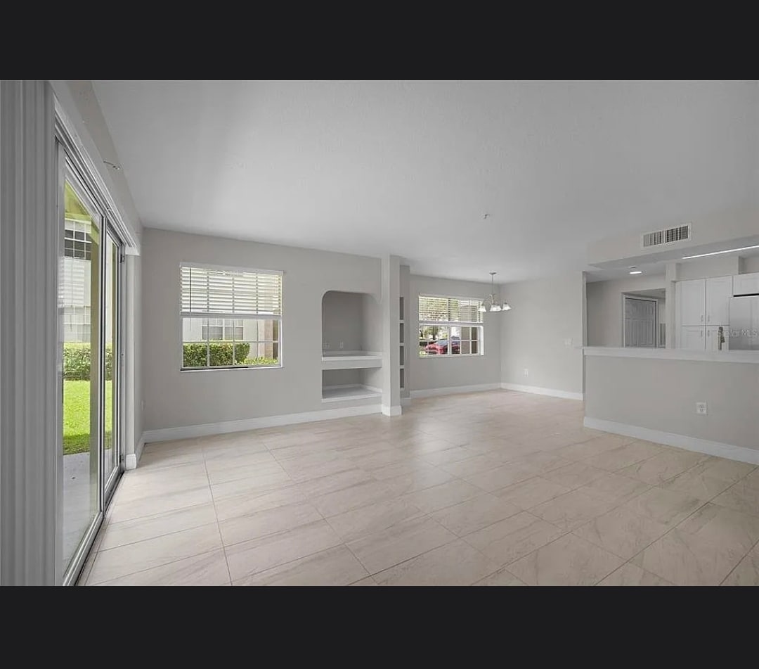 Building Photo - 13929 Fairway Island Dr