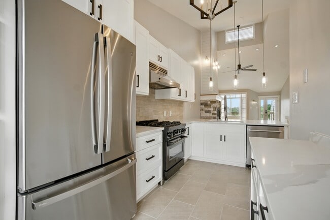 Building Photo - 100 Pinewood Rd