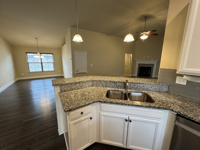 Building Photo - 2467 Bell Manor Dr SW