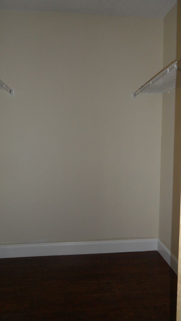 Building Photo - 2-Bed, 2-Bath Apartment with Balcony. Read...