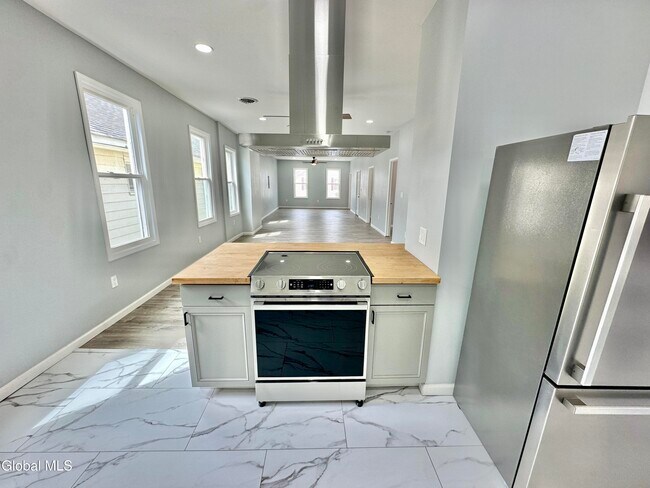 Building Photo - 37 High St