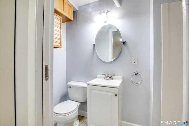 Building Photo - 8 Ridge Pl