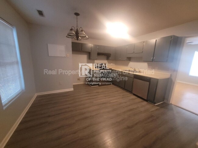 Building Photo - 153 Westmont Dr