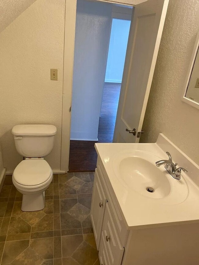 Building Photo - 404 S Marion St