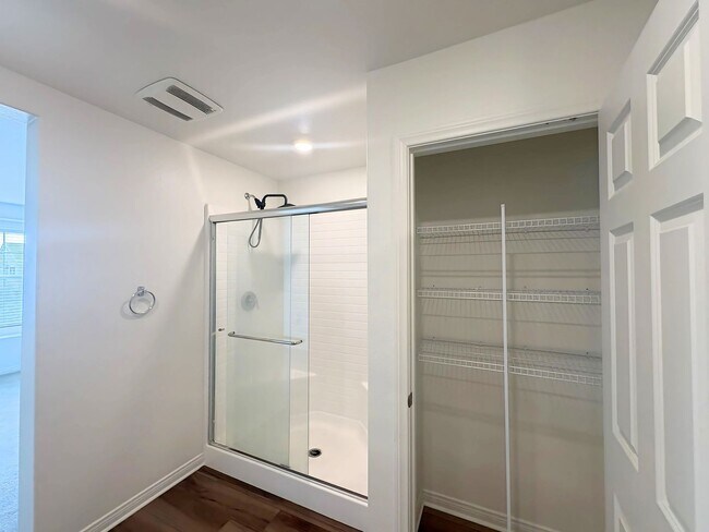 Building Photo - Beautiful Condo