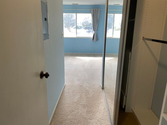 Building Photo - EPIC REA: Condo w/Parking & Community Pool close to BART & schools