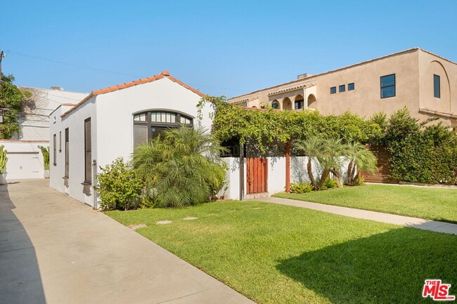 Building Photo - 813 N Orange Grove Ave