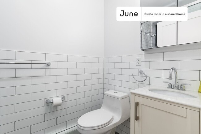 Building Photo - Room in Shared 4 bed/1.5 bath home