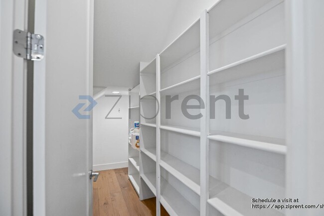 Building Photo - 8436 Compass Wy