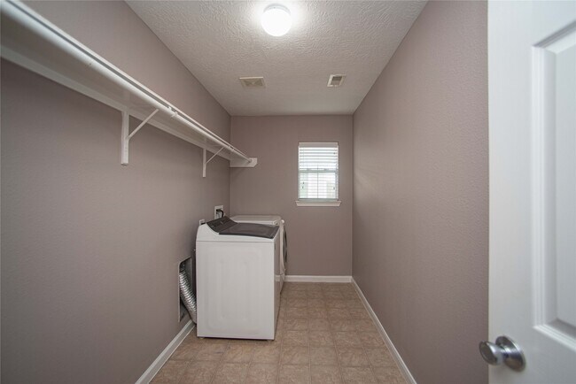 Building Photo - 29314 Legends Bluff Dr