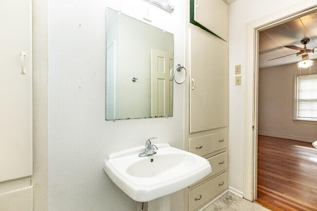 Building Photo - 2513 26th St