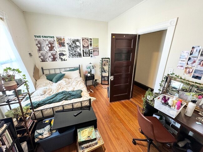 Building Photo - 692 Columbia Rd