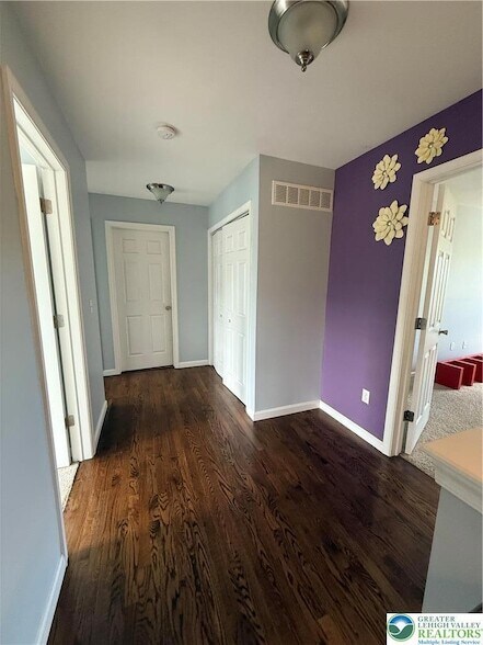 Building Photo - 4528 Bellflower Way