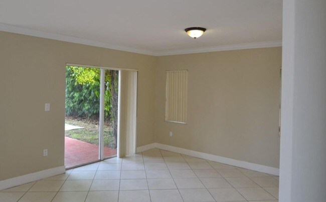 Building Photo - 16201 SW 141st Ave