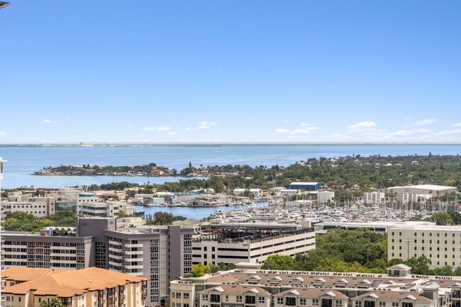 Building Photo - 400 Central Ave