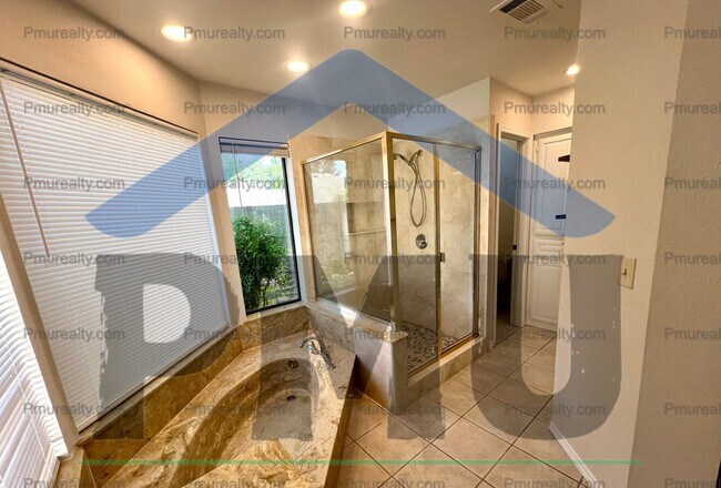 Building Photo - AVAILABLE NOW!!! Stunning 4-Bed, 3-Bath Ho...