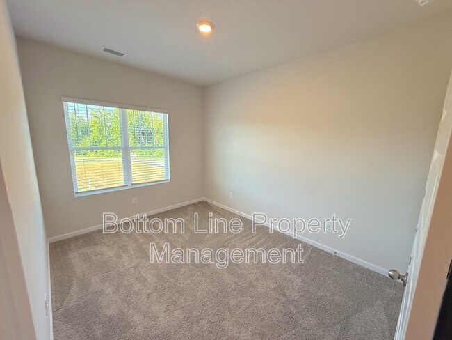 Building Photo - 2735 Winn Ml Dr