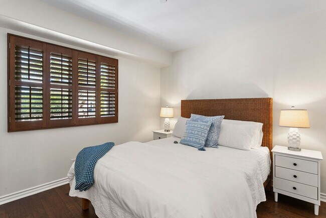 Building Photo - Exquisite beach home with Ocean and Harbor activities abound!