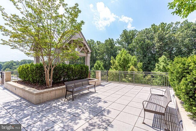 Building Photo - 11760 Sunrise Valley Dr