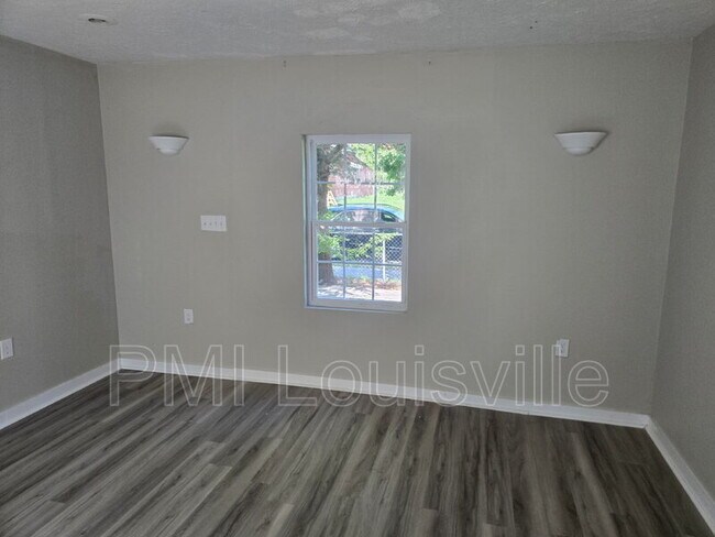 Building Photo - 451 N 25th St