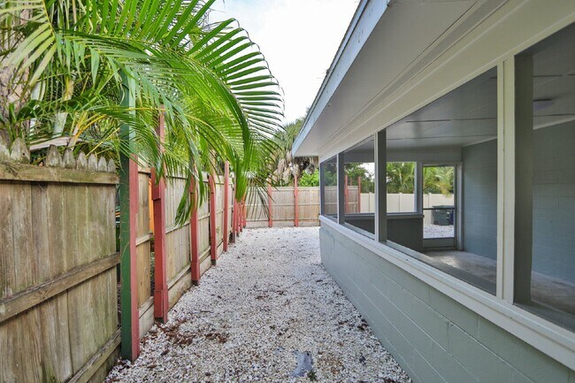 Building Photo - 14160 Victoria Rd