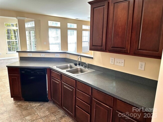 Building Photo - 7946 Mariners Pointe Cir