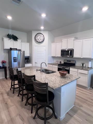 Building Photo - 2909 Llano Dr