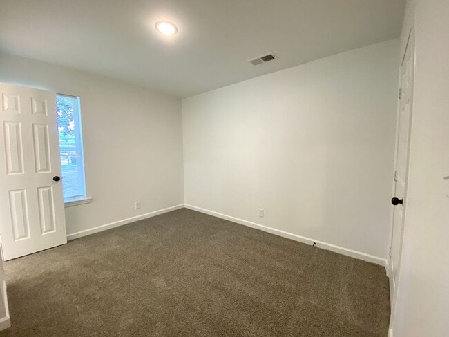 Building Photo - 4 bedroom, 2 bathroom in Southaven recentl...