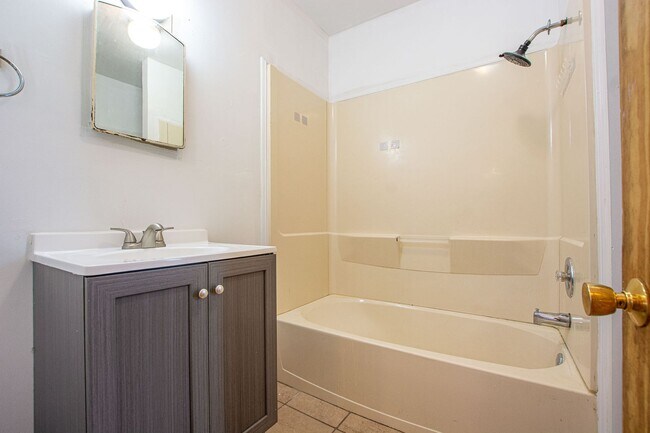 Building Photo - 207 S 17th St