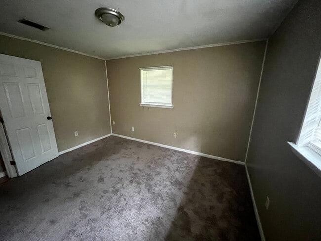 Building Photo - 3853 Jeffery Rd