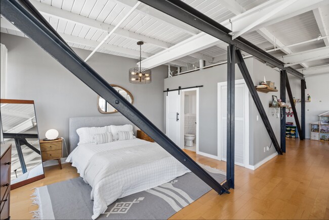Building Photo - Industrial Chic 3bed/3bath loft style cond...