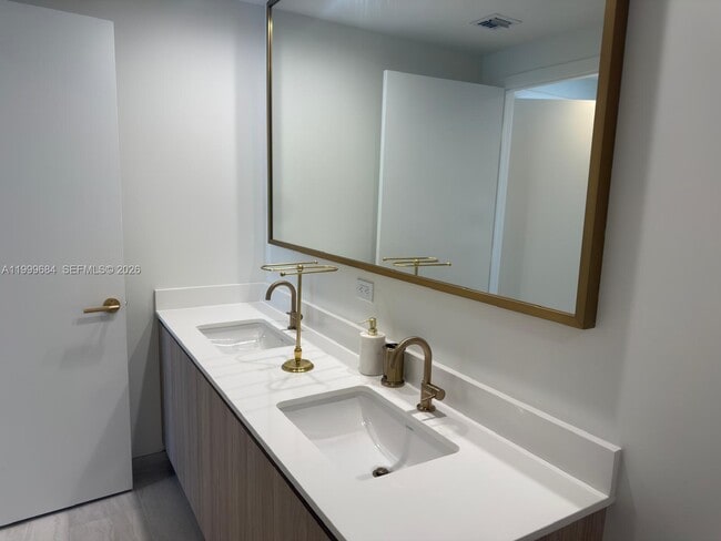 Building Photo - 77 SE 5th St