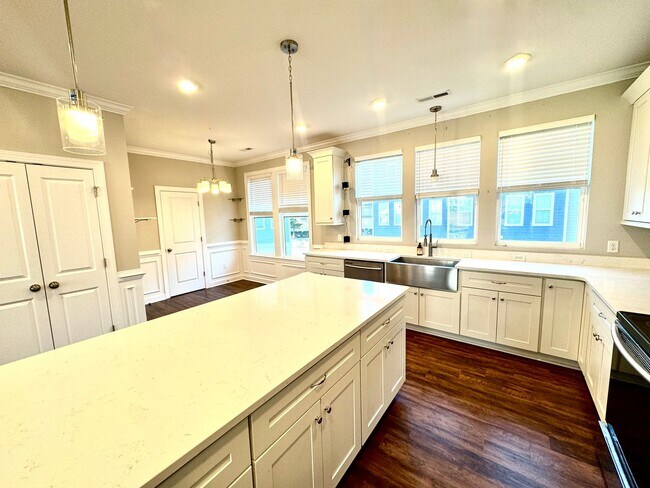 Building Photo - Experience Modern Coastal Living!