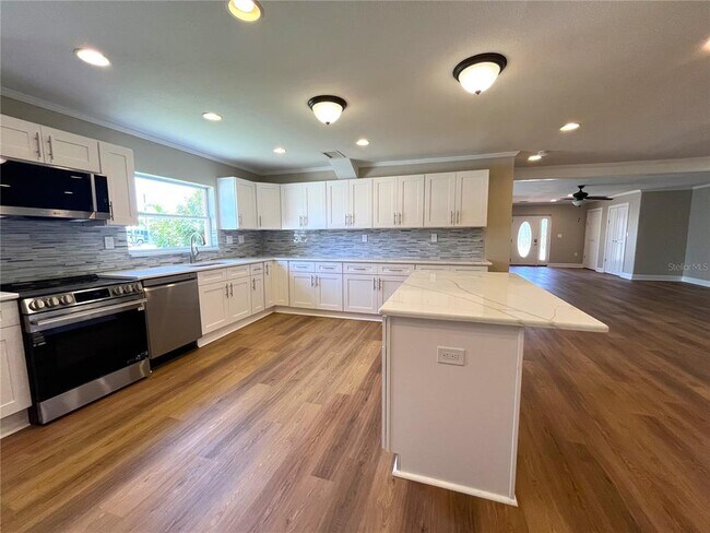 Building Photo - 3807 Belle Vista Dr E