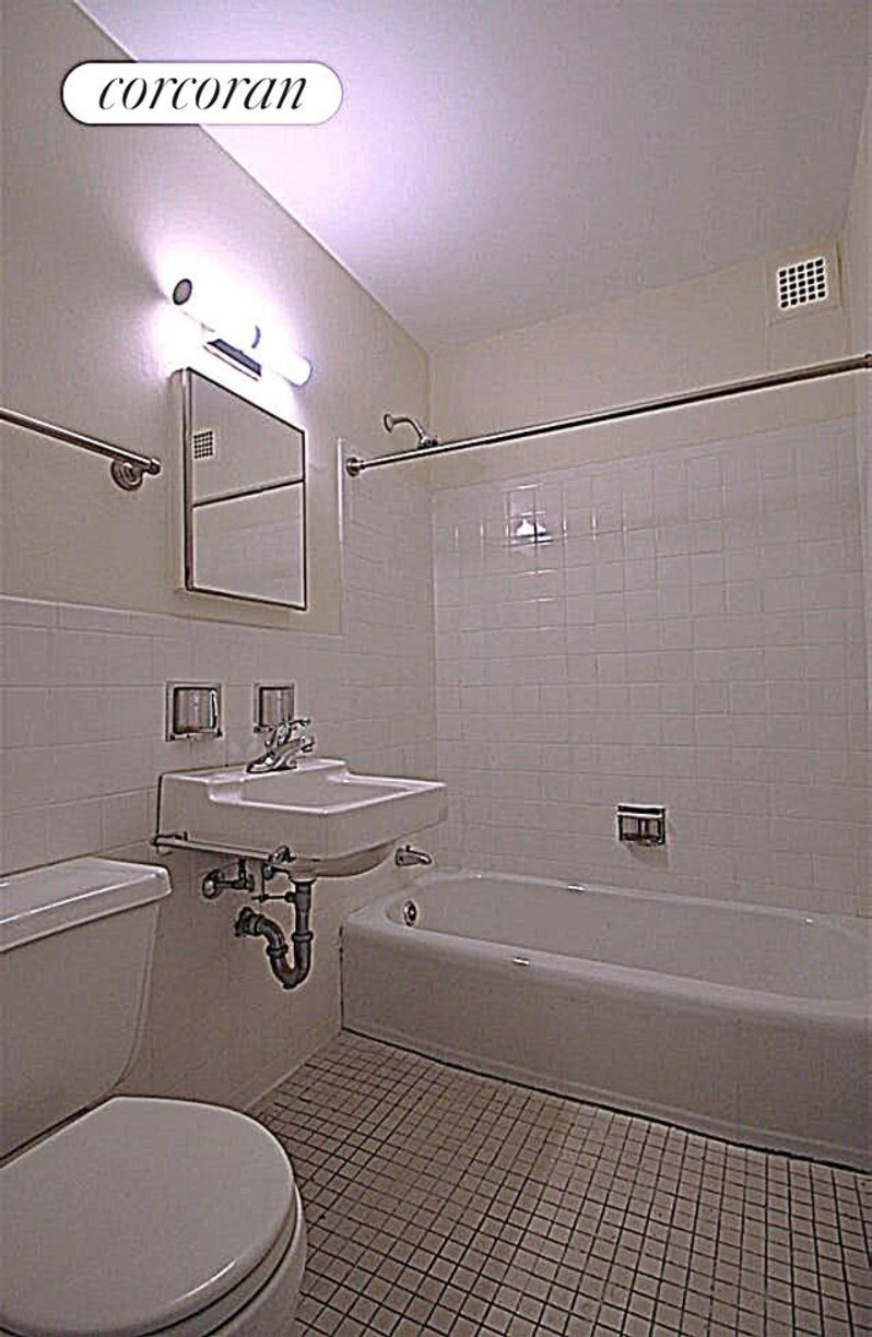 Building Photo - 333 E 30th St