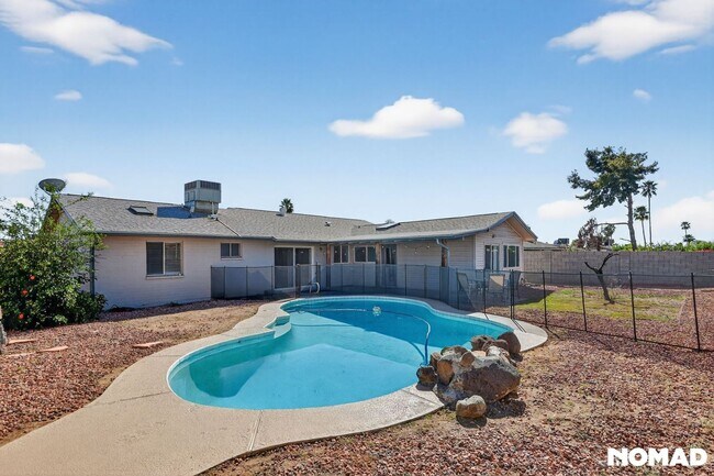 Building Photo - Charming 4BR House in Phoenix
